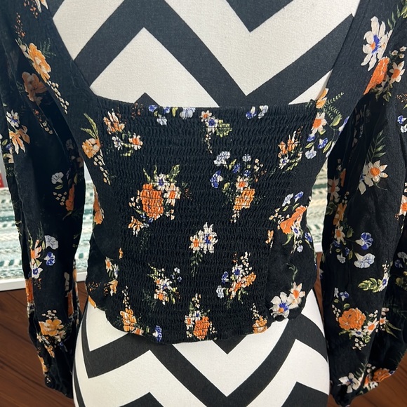 Urban Outfitters Black Floral Rosalind Puff Sleeve Crop Top - Picture 8 of 14